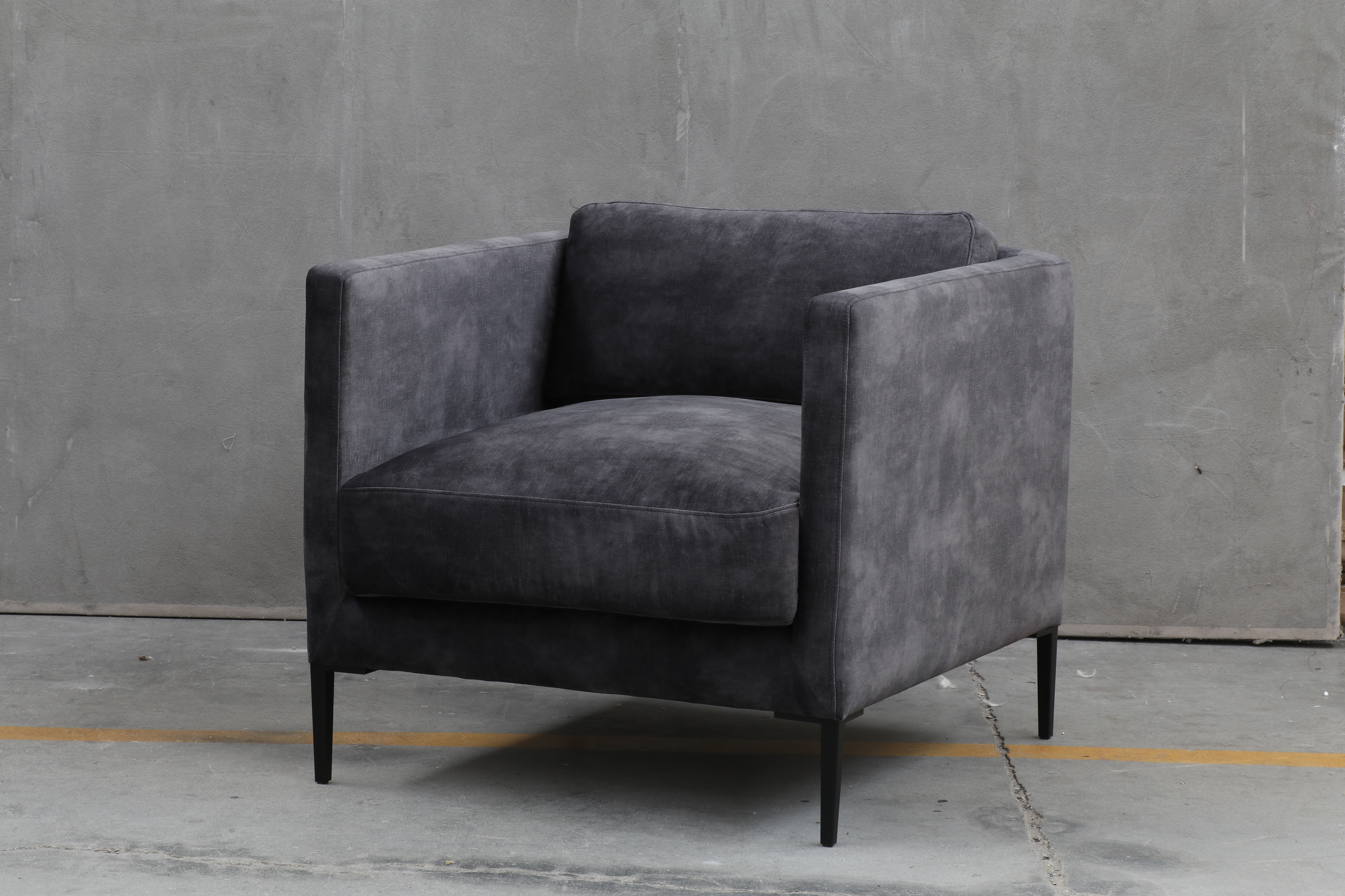 Accent Chair Zachary in Dark Grey Velvet