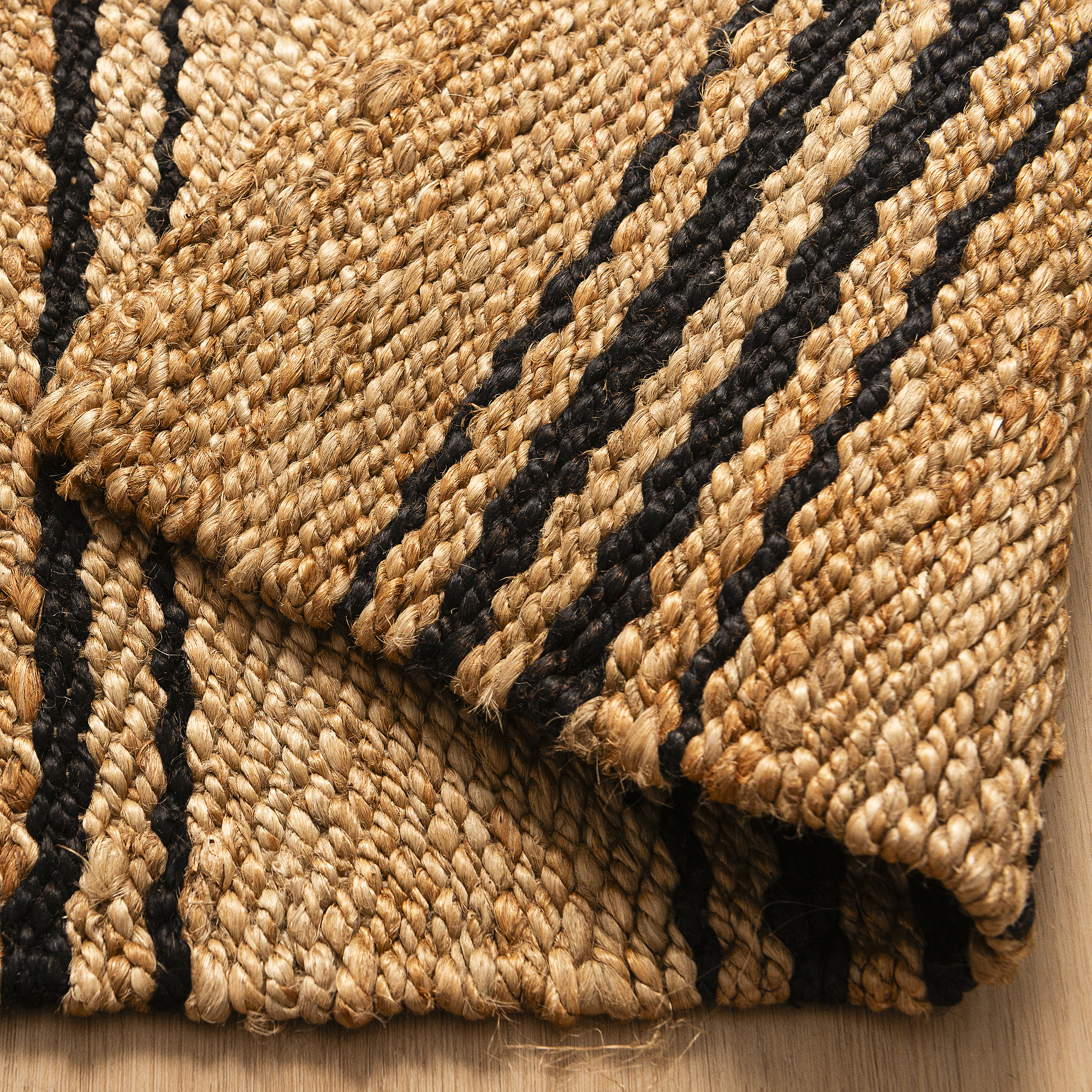 Jute Rug With Tucked Ends in Natural/Black - JUTETUCKEDENDSBLKNAT