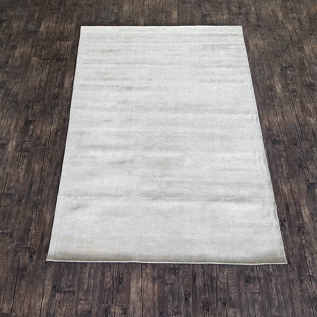 Hand Loom Viscose Rug in Silver White